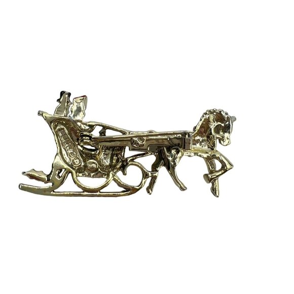 Vintage Gerrys Christmas Sleigh Horse Brooch Couple Holly Accents Gold-Tone Chic - Picture 2 of 7